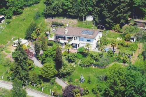 Novaggio Villa | Il Bell'Ovile, bellissima villa nel verde, con privacy garantita