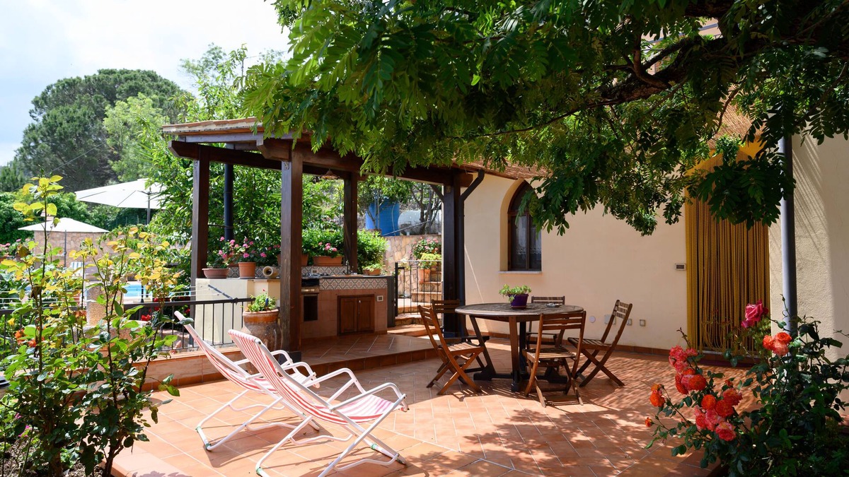 Castelbuono Villa | Il Ciliegio ,'le Calme et la Tranquillité Sont Notre Carte de Visite'