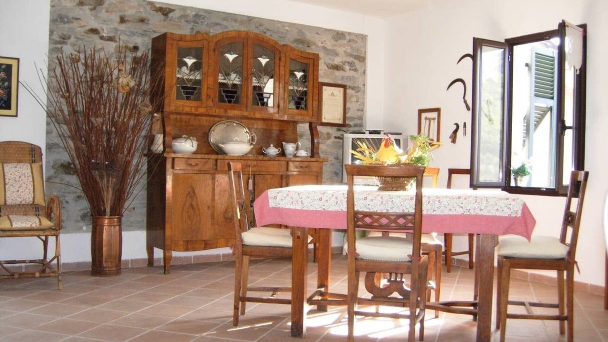 Conio House | "Il Nido di Piera" comfortable rustic style holiday home