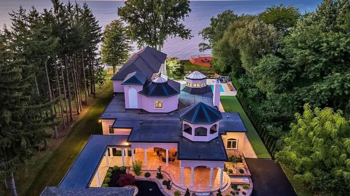 Niagara County House | Il Palazzo Sul Lago by Sul Lago