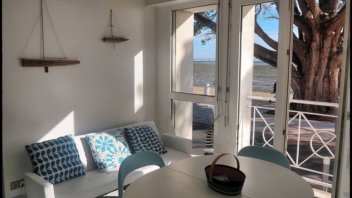 Saint-Trojan-les-Bains Apartment | Ile d'Oleron, St Trojan les Bains, Apartment T2, facing the sea: