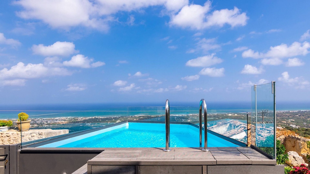 Maroulas Villa | Iliahtida villa, pool,Near tavern & minimarket