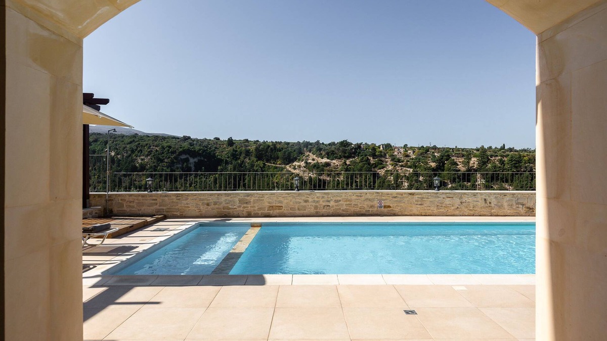 Margarites Villa | Ilys Home, a Country-chic Retreat with Pool & BBQ, Walking distance to amenities