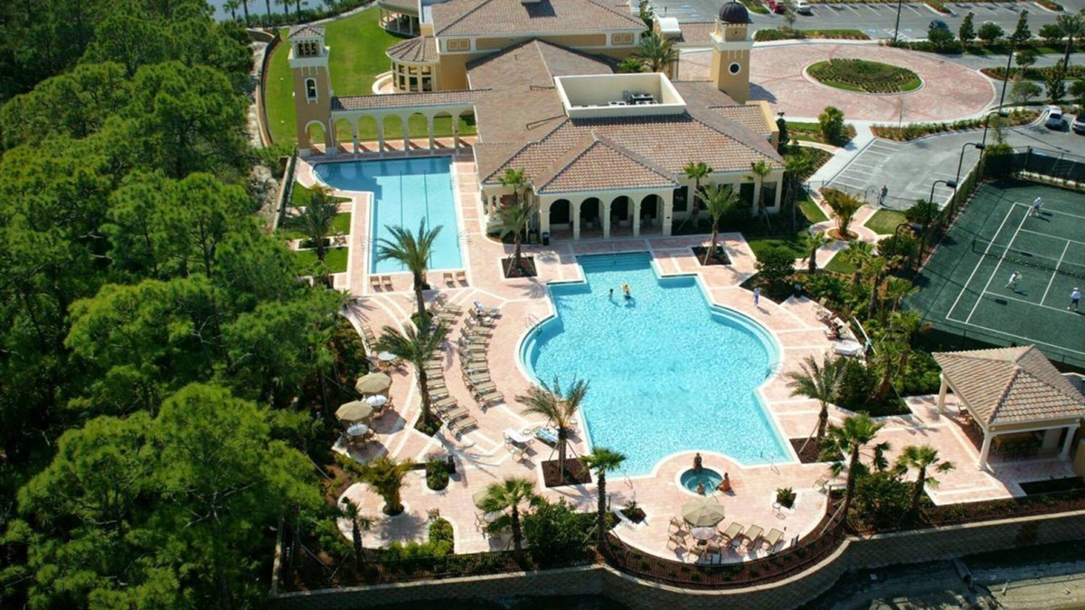 Nokomis House | Imagine living in luxury at the Magnificent Venetian Golf and River Club!