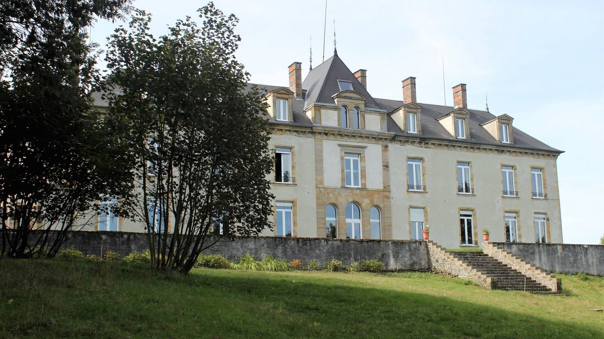 Beaumont-Sardolles House | Imagine yourself in an atmosphere of the old nobility of France.
