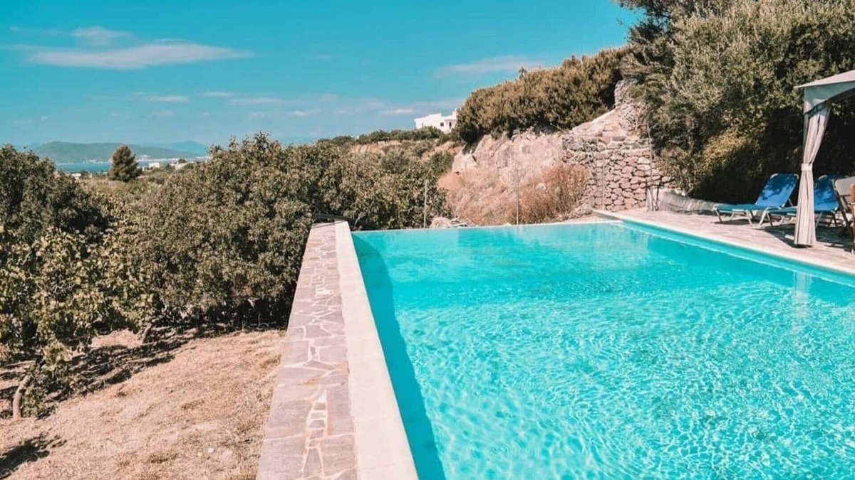 Ayioi Asomatoi House | Imagine your self sit out under the Greek sky