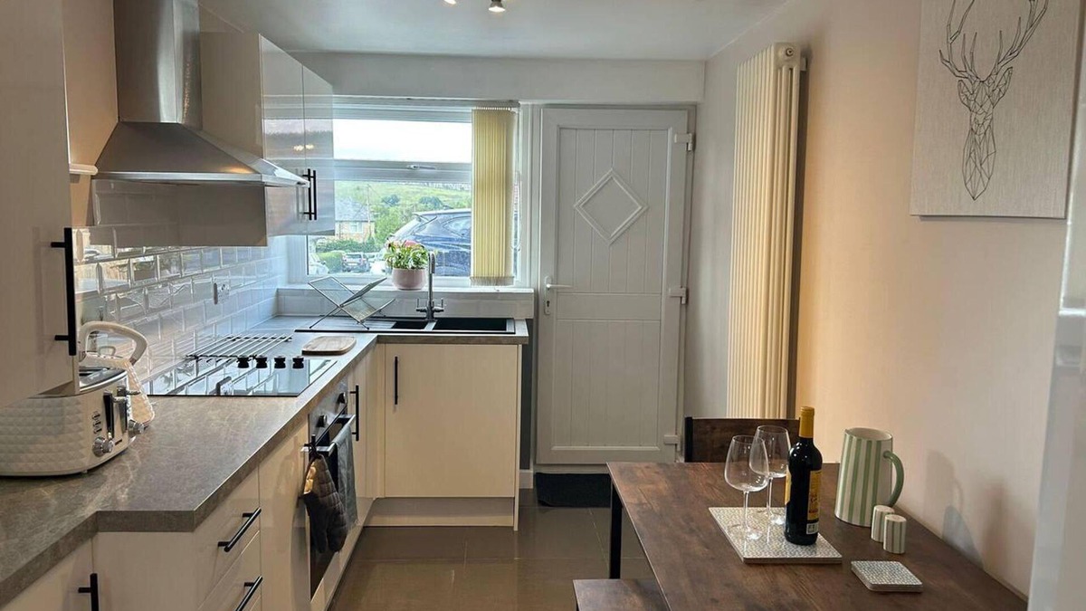 Little Hayfield House | Immaculate 1-bed House in Newtown, Disley