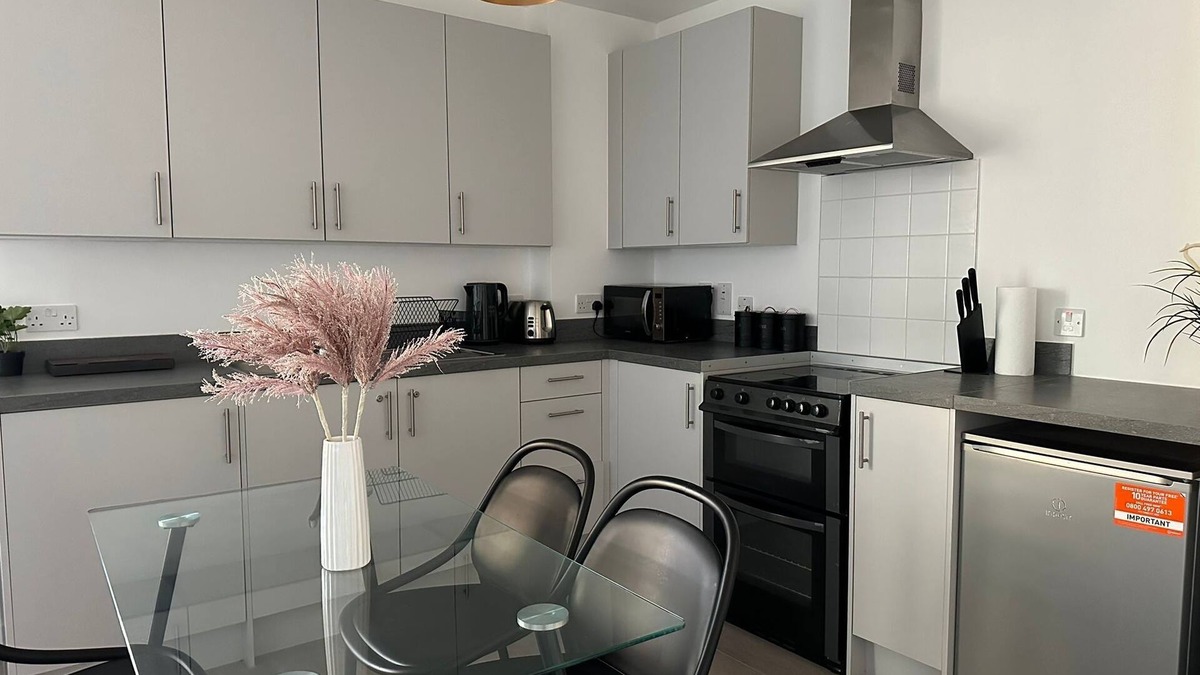 Canning Town South Apartment | Immaculate 2-bed Apartment in East London