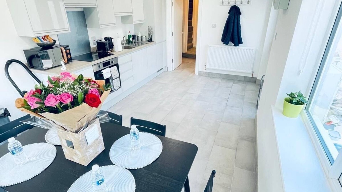 Cambridge House | Immaculate 2 Bed House in Cambridge