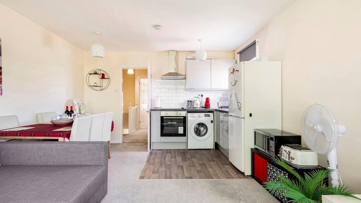 Bletchley House | Immaculate 2 - Bedroom House in Milton Keynes