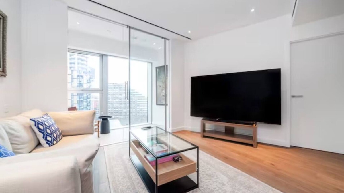 Queenstown Apartment | Immaculate 2BDR apt, BPS Shopping Mall
