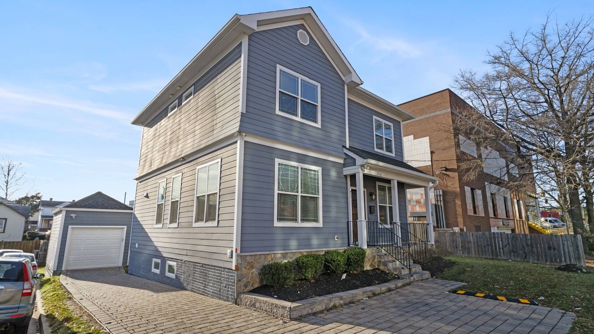 Old Dominion House | Immaculate 6 Bed Home & 6 mi to DC & 7 miles to Raegan Airport
