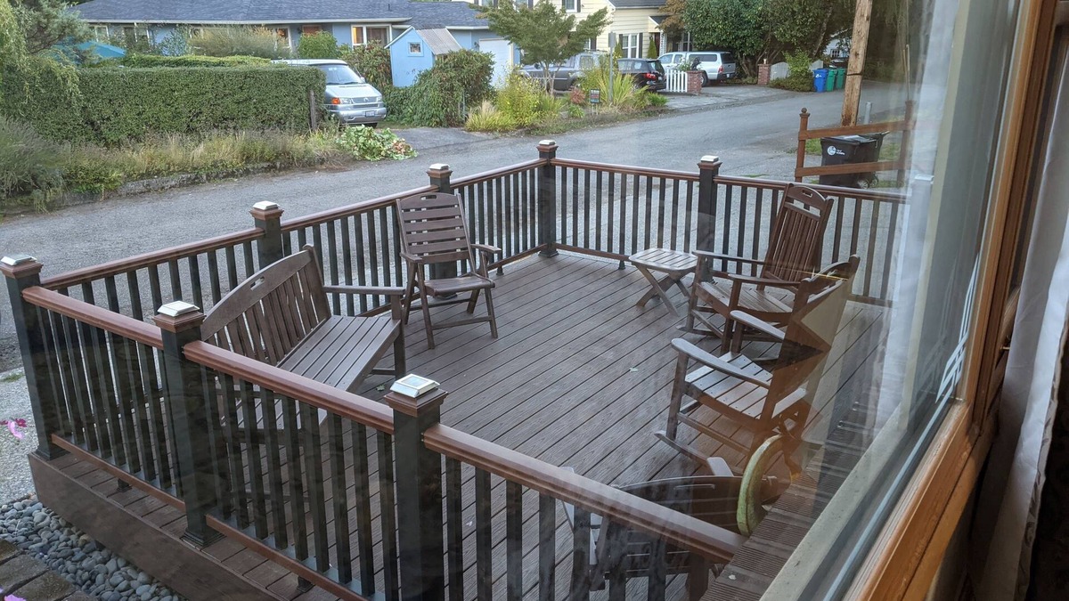 Olympia Condo | Immaculate and many extras in "pleasantville" neighborhood