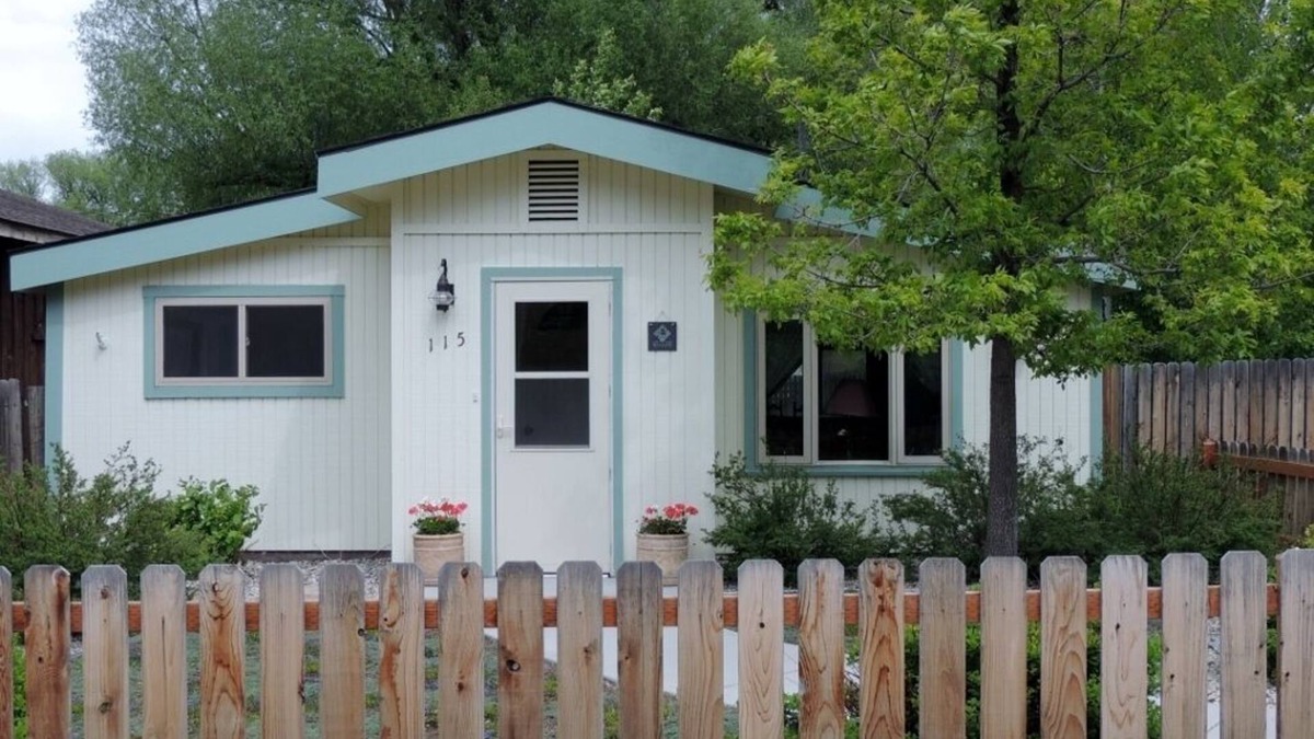 Ennis Cottage | Immaculate, homey and perfectly located for your stay in downtown Ennis.
