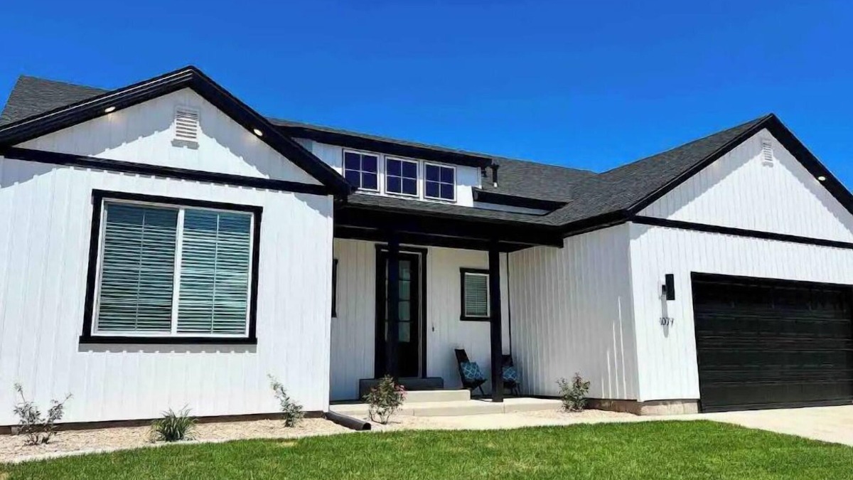 Cedar City House | Immaculate huge home with a private pickleball court close to national parks