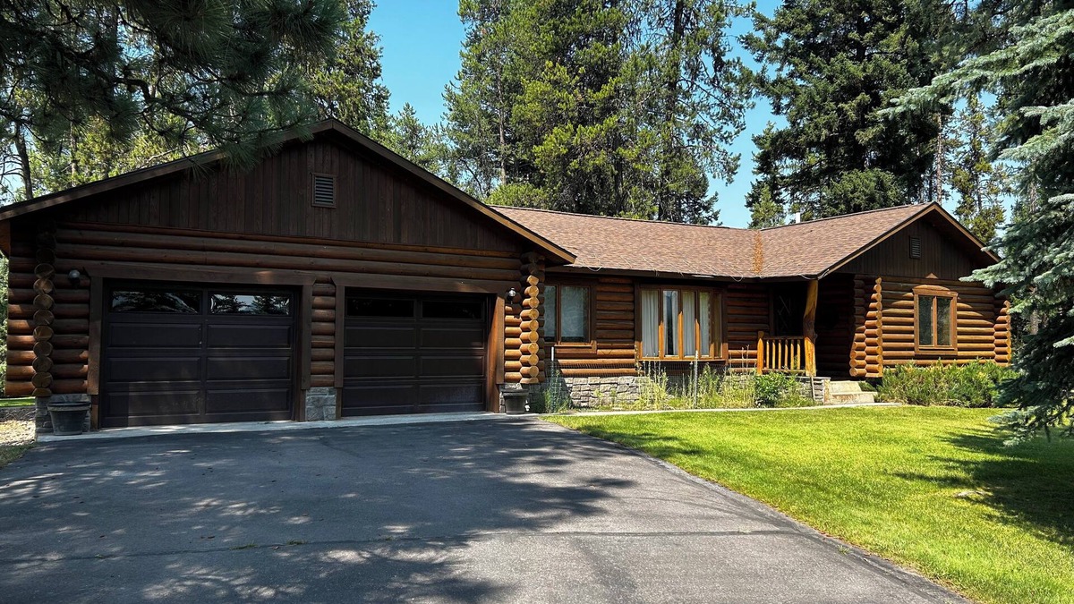 Seeley Lake Cabin | Immaculate log house with backyard view of pond, in Seeley!