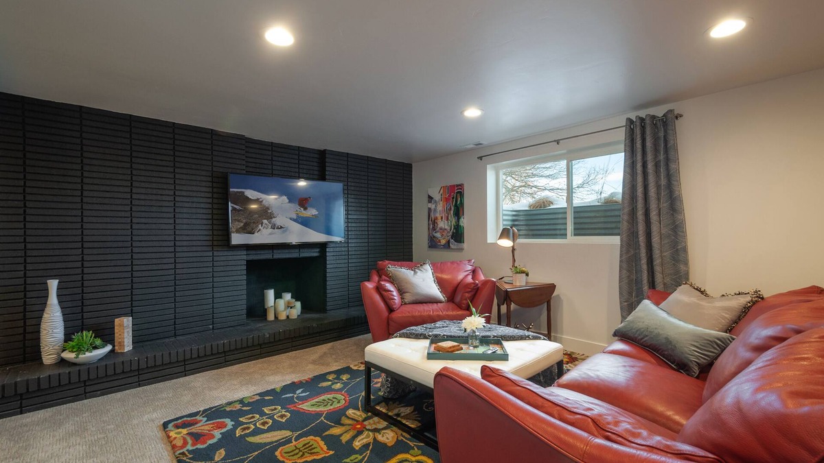 Mount Olympus House | Immaculate mid-century Mondern apartment