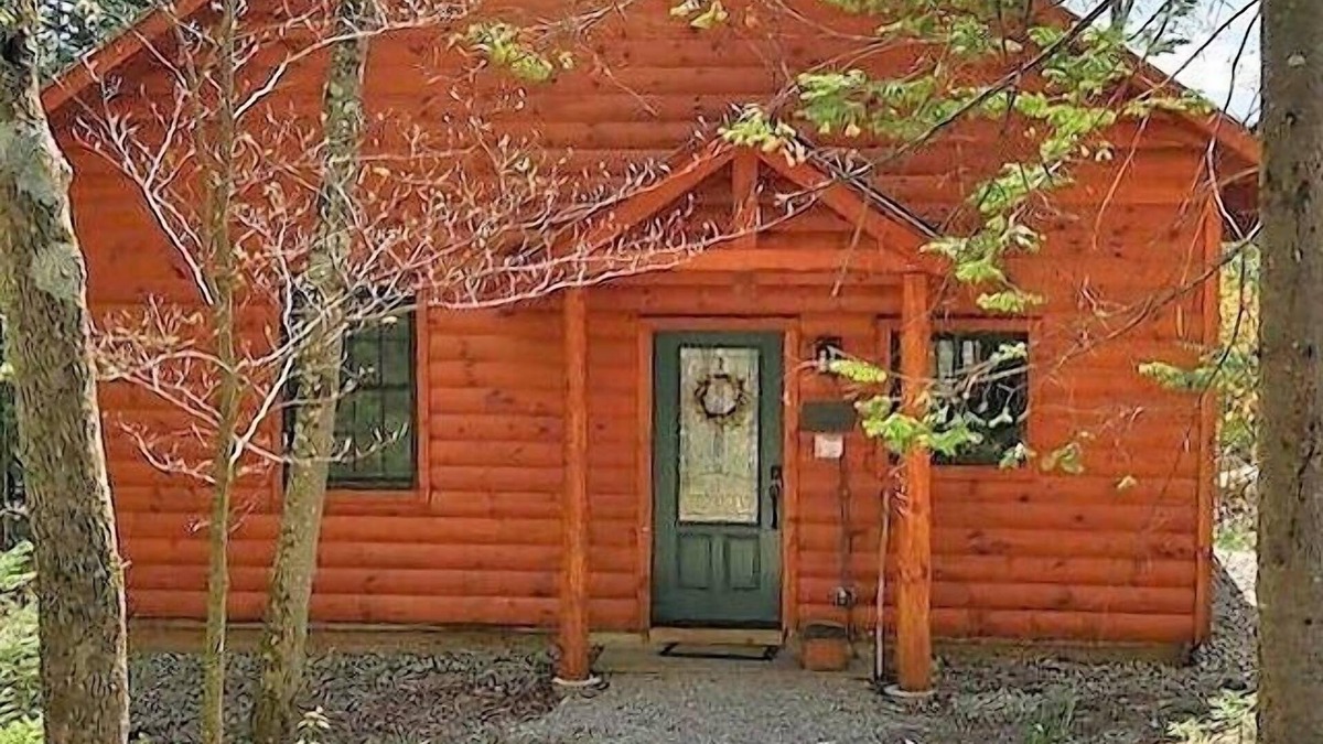 Ripton Cabin | Immaculate mountain cabin with awe inspiring sunrise and mountain views