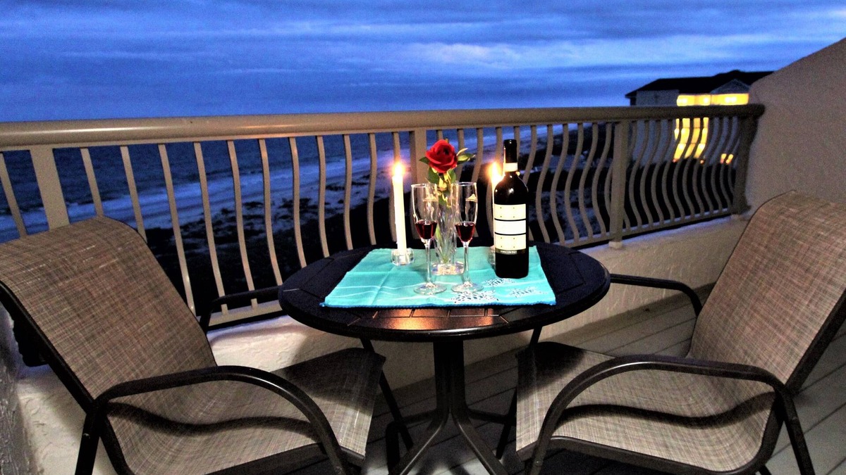 Fernandina Beach Condo | Immaculate OCEANFRONT condo steps away from the beach!