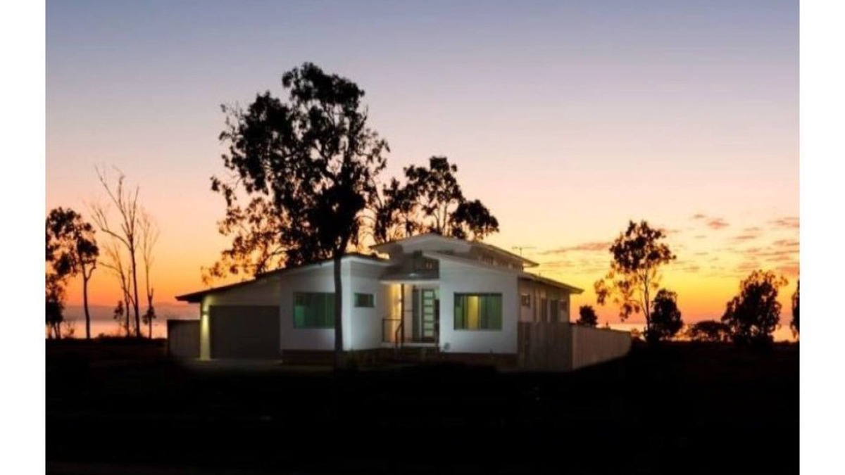 Midge Point House | Immaculate Ocean Front Family & Pet Friendly Home