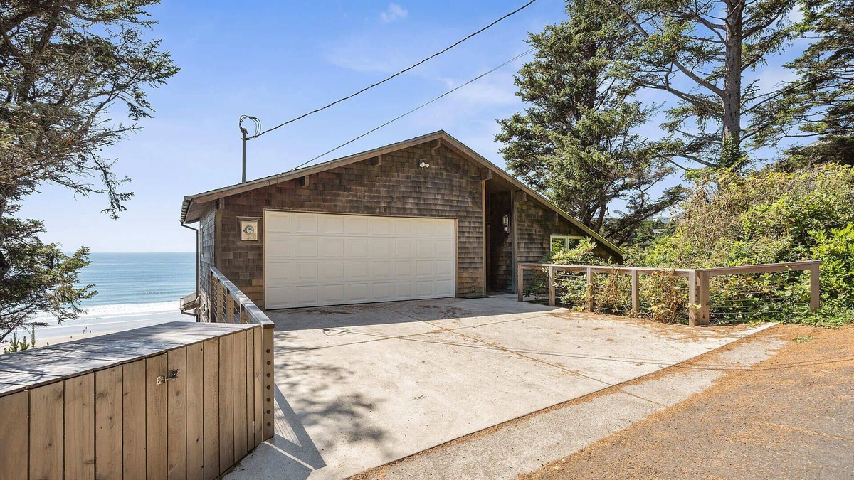 Oceanside House | Immaculate Ocean Views! 3 bedroom, 1 sleeping loft, 2 bath, sleeps 12