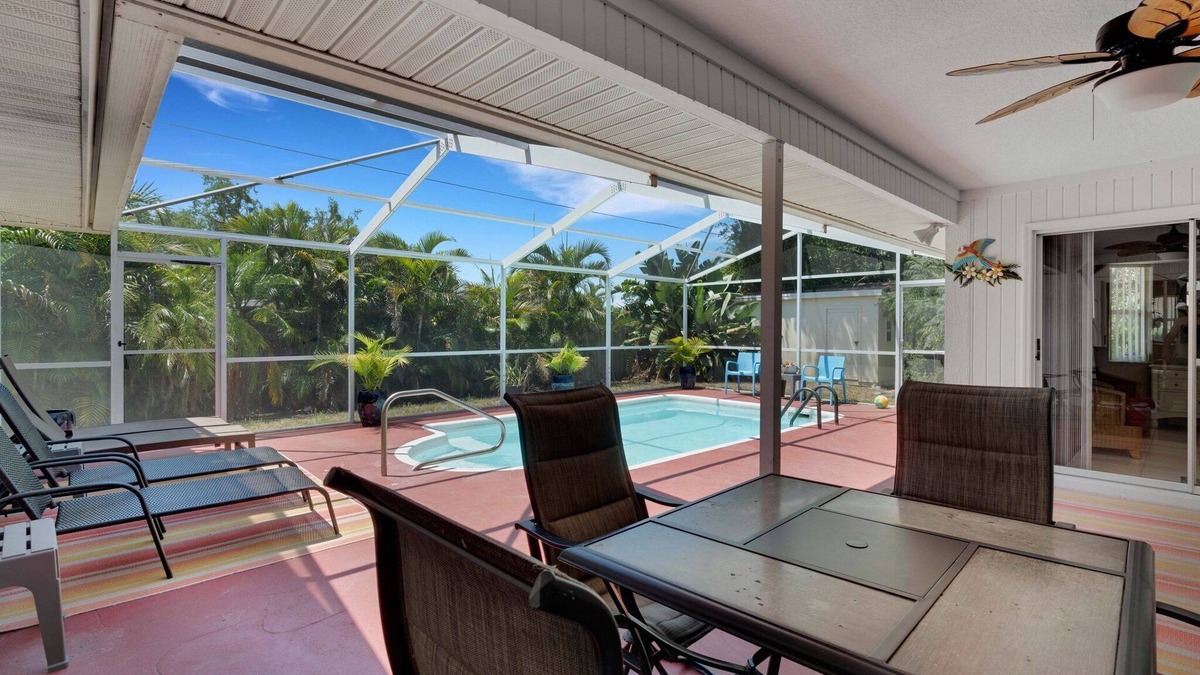South Venice House | IMMACULATE PRIVATE POOL HOME MINUTES TO BEACHES, DOWNTOWN.