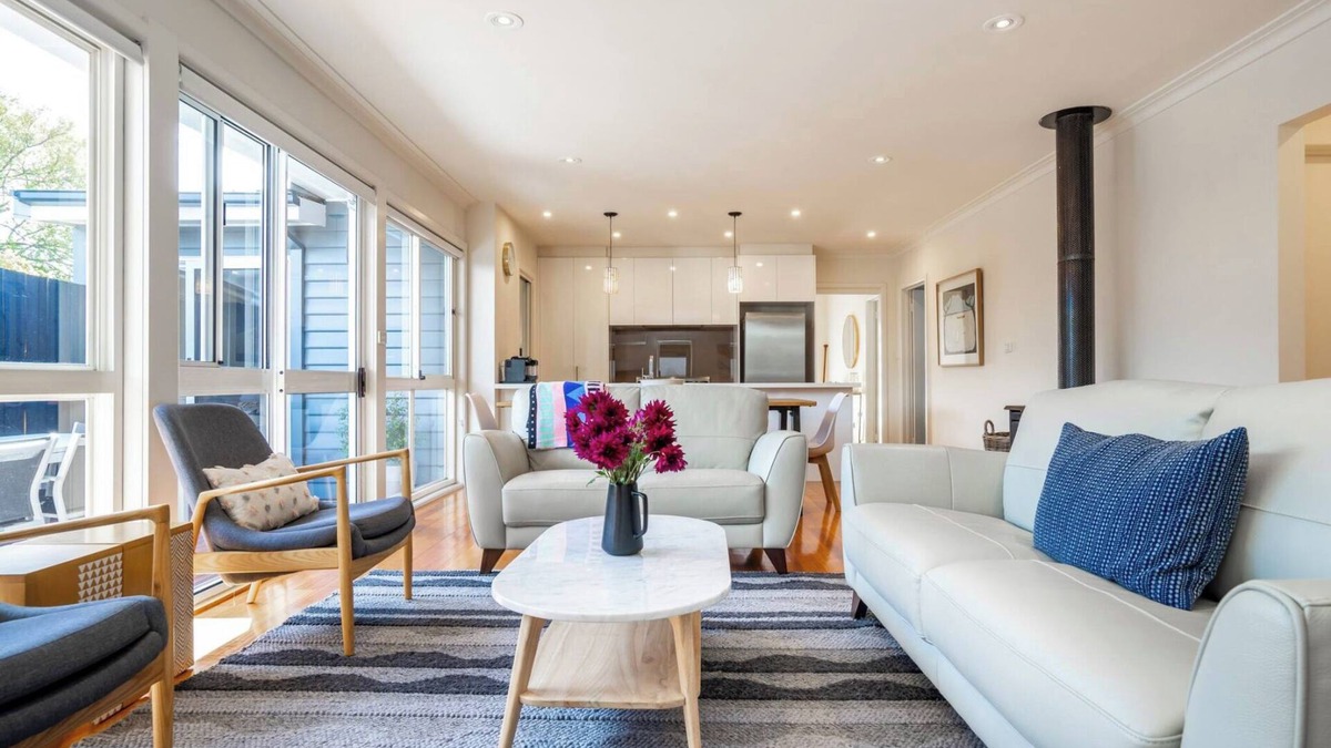 Dromana House | Immaculate, spacious, and only steps to the beach! 4pm checkout on Sundays*