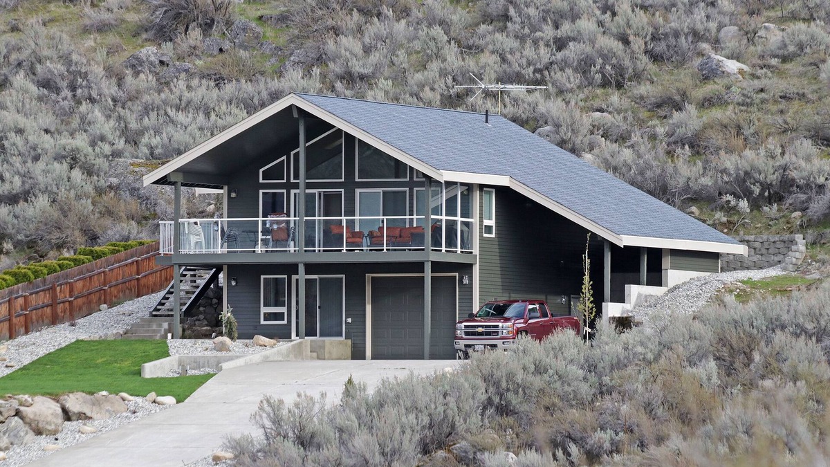 Orondo House | Immaculate Sun Cove/Lake Entiat Home with Unparalleled Lake & Mountain Views!