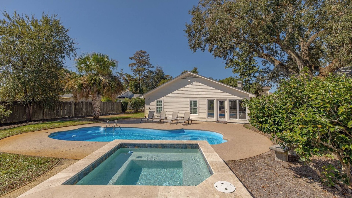 Demere Park House | Immaculate 4 bed/3.5 bath Home with Private Pool