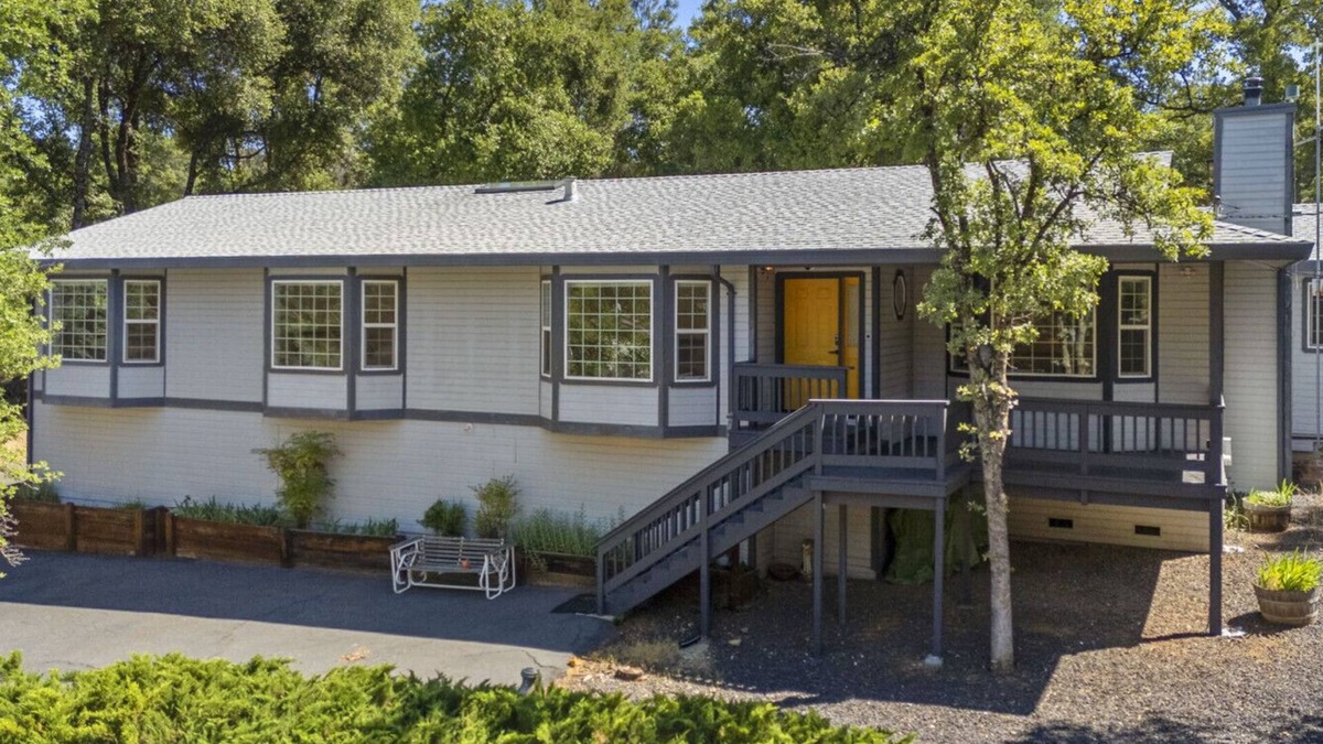 Groveland House | Immerse Yourself in Nature's Poetry