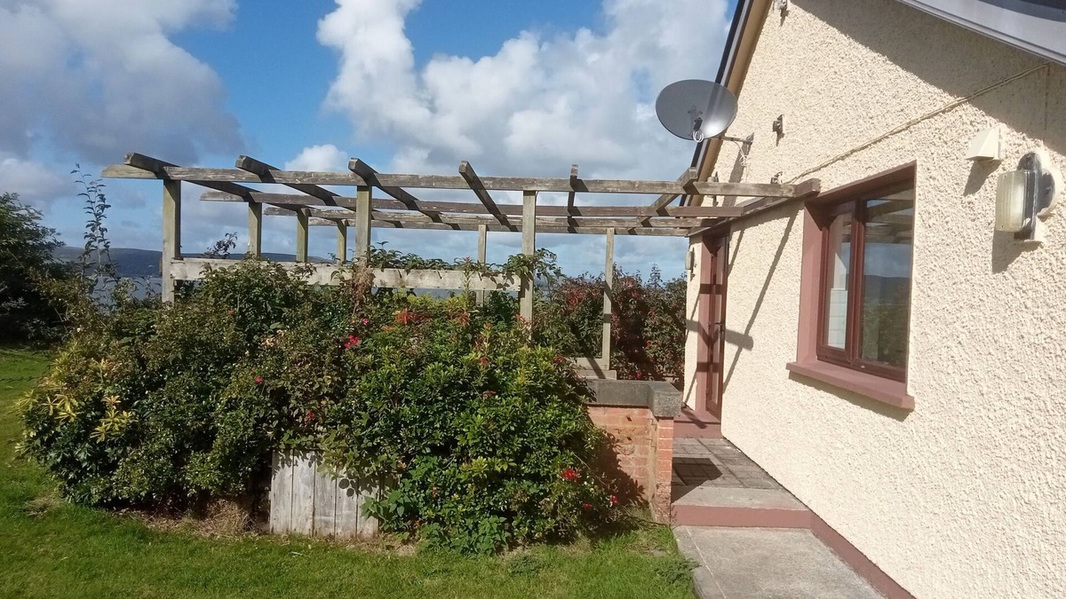 Buncrana Cottage | Impeccable 5-Bed Cottage in fahan buncrana