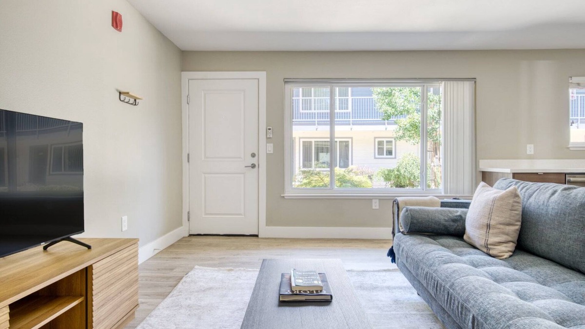 Campbell Apartment | Impeccable Campbell 1BR w/W/D, Pool, Gym, walk to WF + TJ, by Blueground