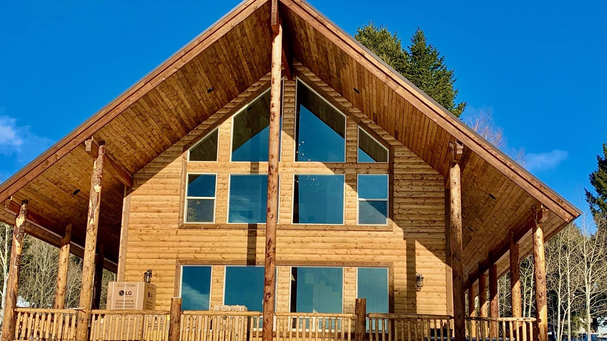 Island Park Cabin | Imperial Elk Lodge-10 Miles to YNP+Hot Tub+Wifi+AC