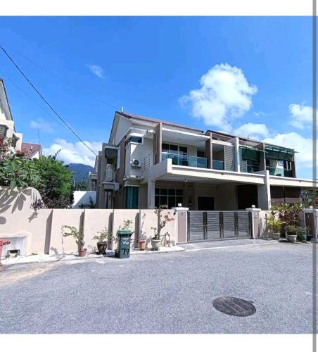 Kampung Bakau House | IMPIAN STAY #1 #15pax Semi Bungalow House半独立別墅