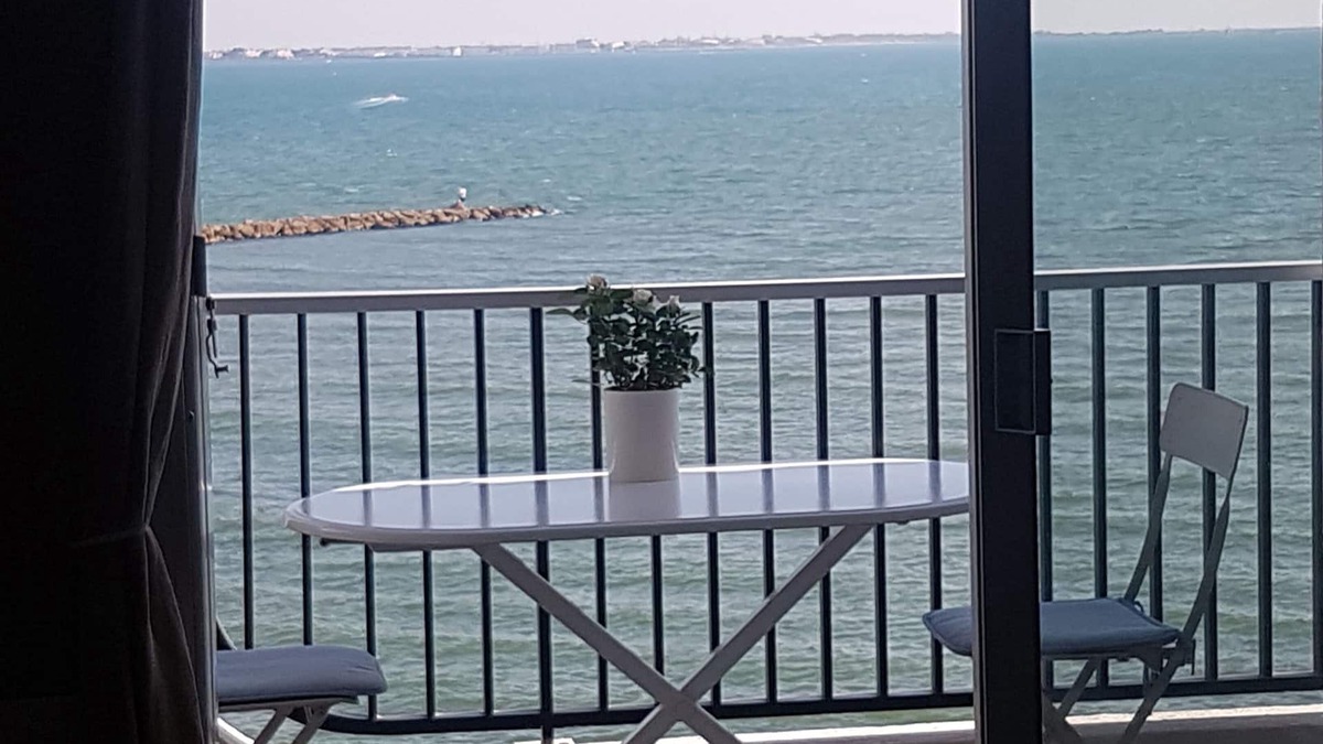 La Grande-Motte Apartment | IMPREGNABLE VIEW ON THE SEA .