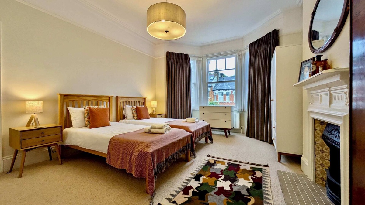 Tulse Hill House | Impressive 5BR family home in Leafy