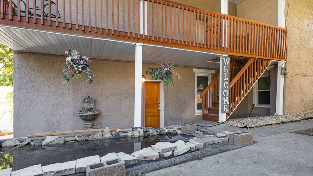 Dubuque Apartment | Impressive Private 2BR Suite w/Parking Univ Area