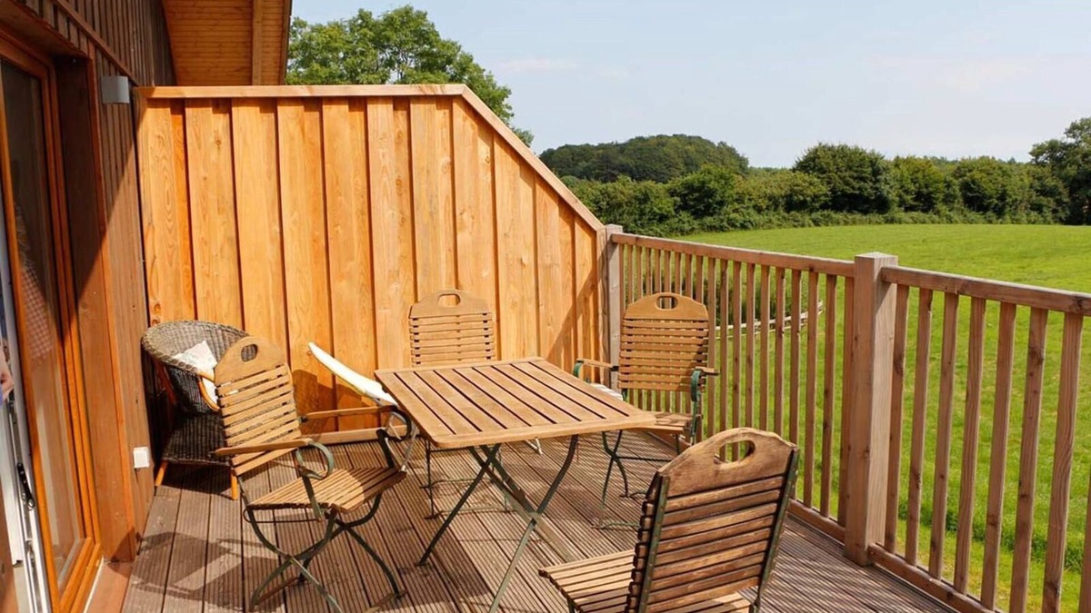 Brarupholz Apartment | In a fabulous secluded location in beautiful Angeln, you will find our cozy vacation apartment "Cinderella" in a modern country house style and a large, well-kept outdoor area with various play options