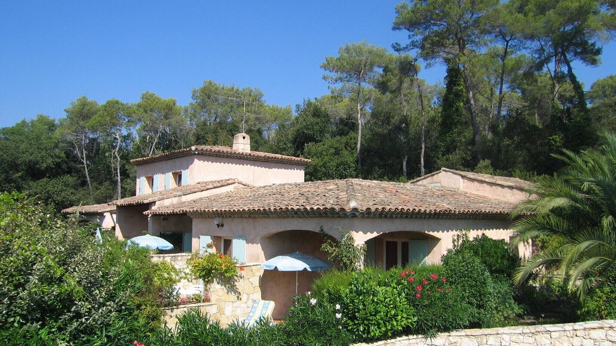 Saint-Paul-de-Vence Apartment | In a haven of peace, charming studio for 2 people with its terrace, garden