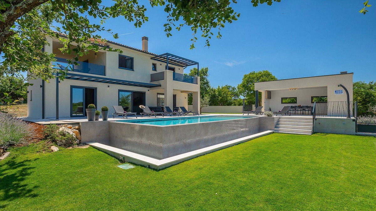 Sajini Villa | In a Small Village Surrounded by Nature