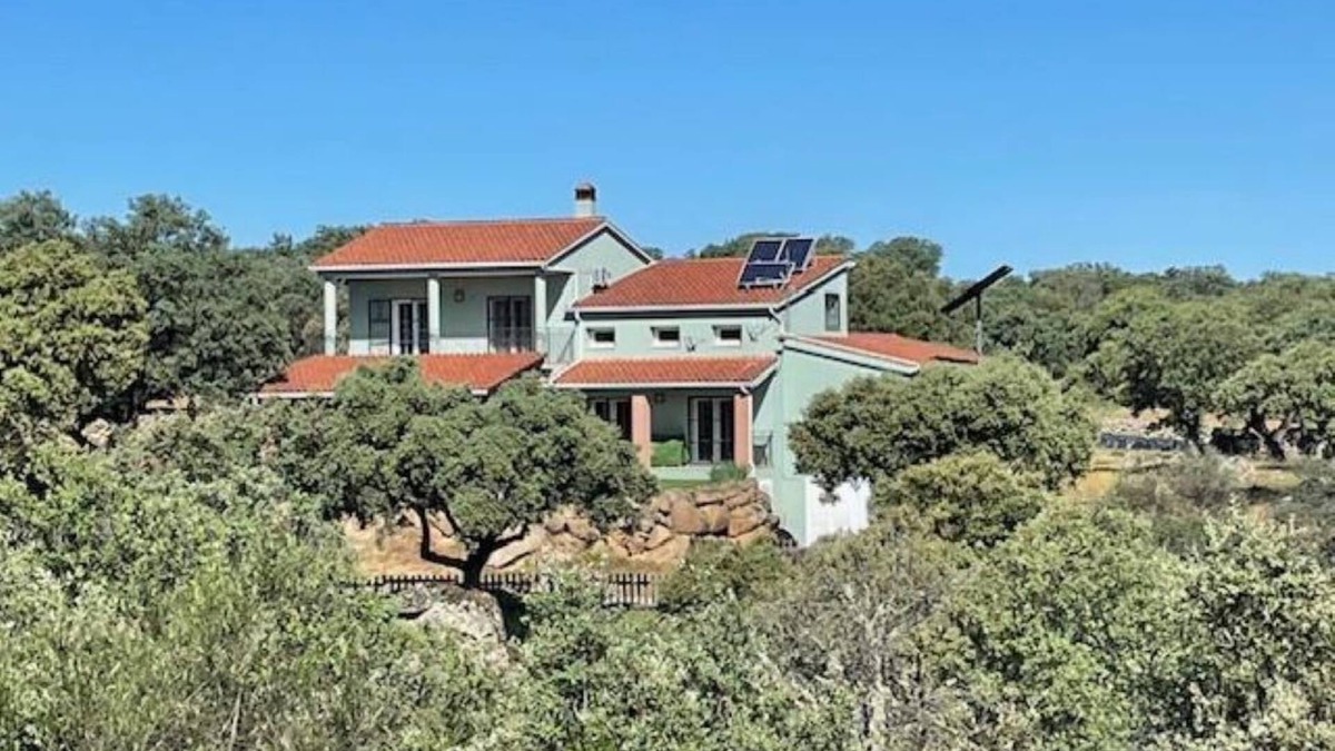 Salvatierra de Santiago Villa | In a world of its own, eco friendly family home in pure nature