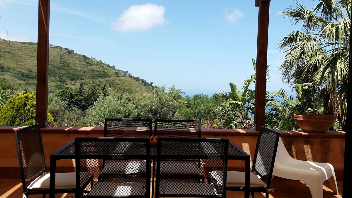 Cefalu Villa | In Cefalù, a relaxing villa surrounded by a green garden with a terrace overlooking the sea