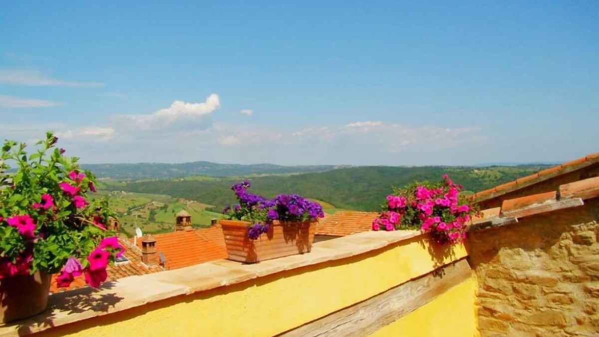 Montiano Apartment | In lovely hilltop village near the sea spacious panoramic house with 2 terraces