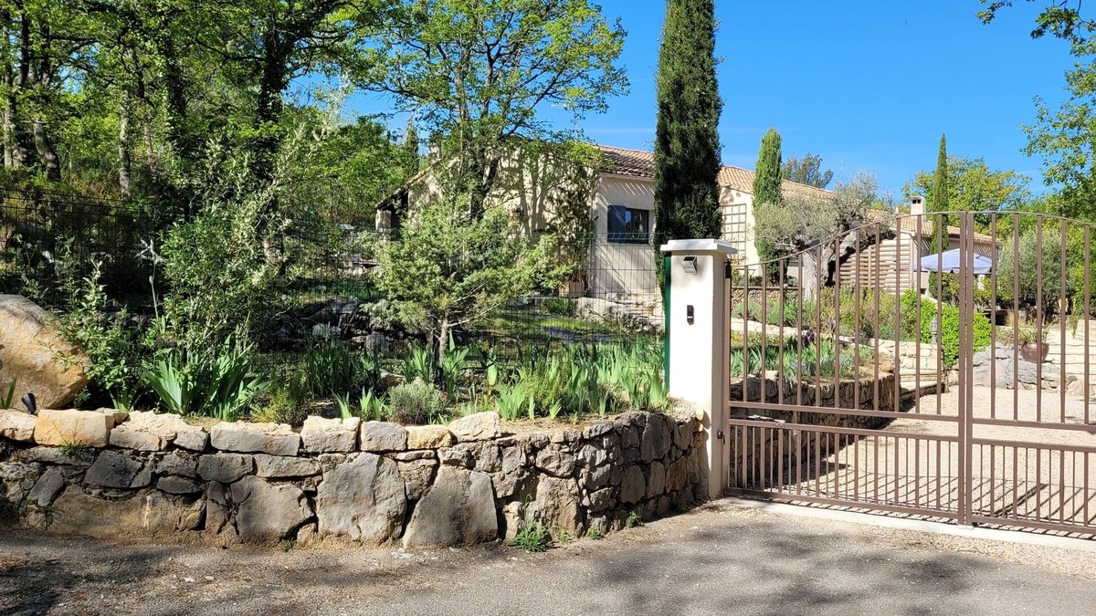 Mons House | IN NATURE, BEAUTIFUL PROVENCE HOUSE WITH POOL