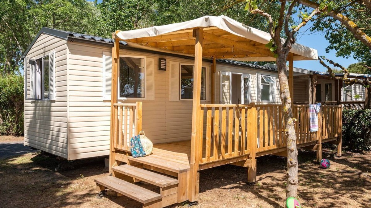 Cadenet House | In Provence, Luberon Comfortable mobile home in a 4-star campsite