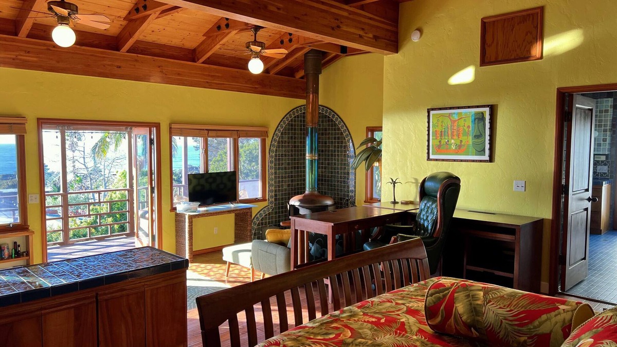 Del Mar Heights Apartment | In Search of Tiki - A huge studio with a smashing ocean view - Private & Cozy!