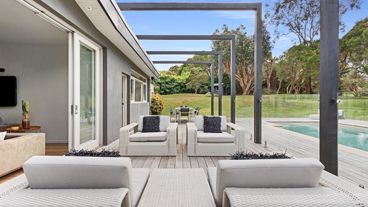 Shoreham House | In Shoreham, stunning Beach House, 5min walk to beach, huge capacity, sleeps 16