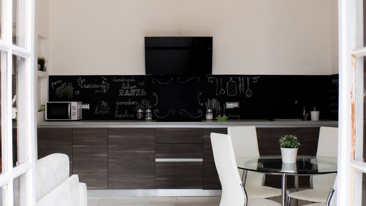Salerno Apartment | In the center, large and bright, very close to the Amalfi Coast