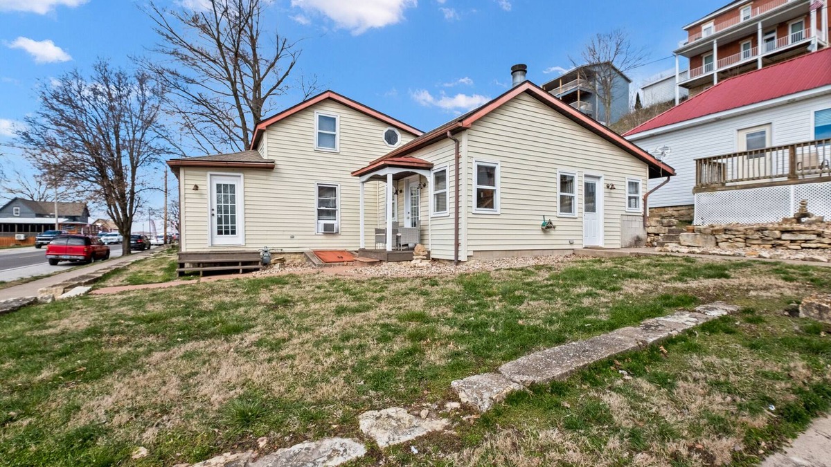 Grafton House | In the center of all Historic Main Street has to offer
