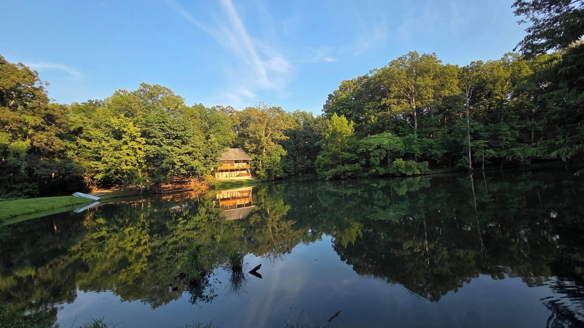 Renault House | In the Country a Beautiful 2-bedroom house with its own private lake